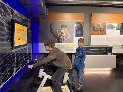 18393B28-8DEC-441E-ACA8-04E145689BB1