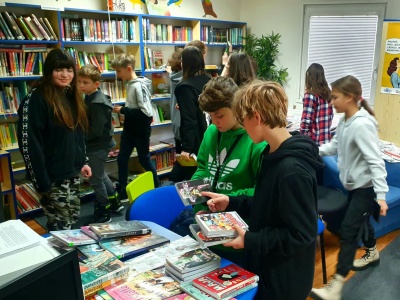 6. třída v choceradské knihovně