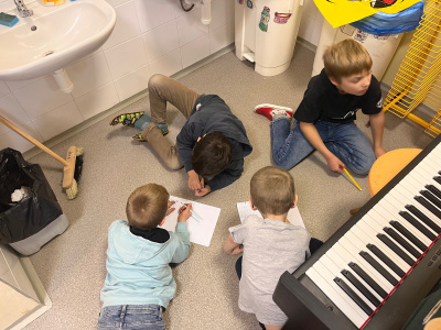 967A35A9-9786-41B8-8532-42DA3A36C77B