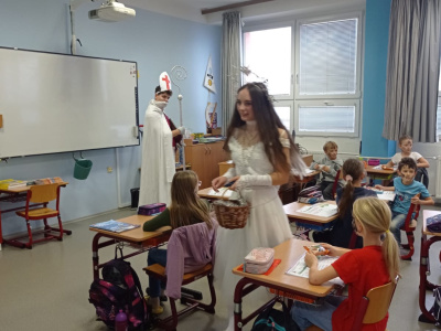 BA28D4EC-48E1-46F1-BF9D-D312C8A9593D